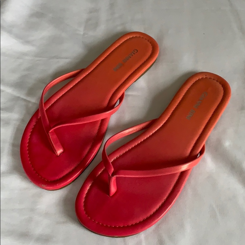 Gianni Bini thong sandals